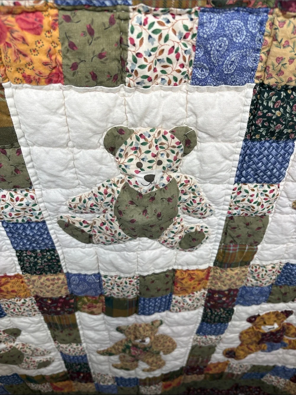Handmade Patchwork Teddy Bear Floral Quilt Lap Hanging 58in x 48in BLEMISH